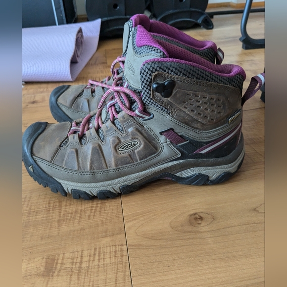 KEEN Targhee III Waterproof Mid Hiking Boots - Picture 3 of 10